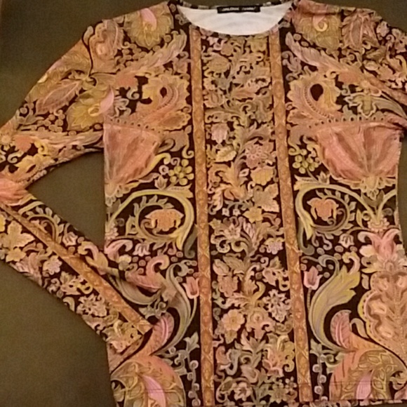 Fun and funky paisley top . - Picture 2 of 3